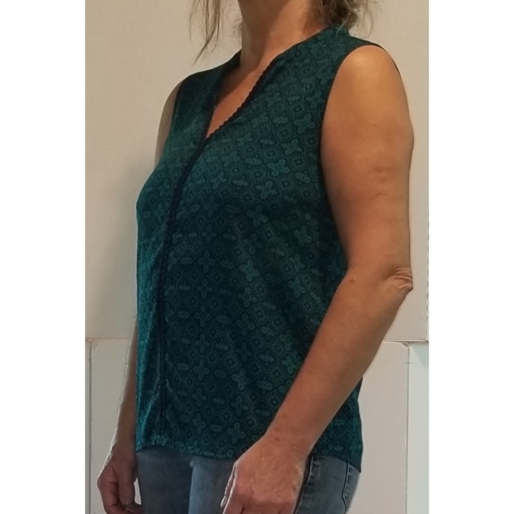 Banana Republic sleeveless blouse. Size small